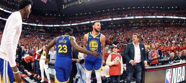 NBA球员在季后赛中展现出色表现